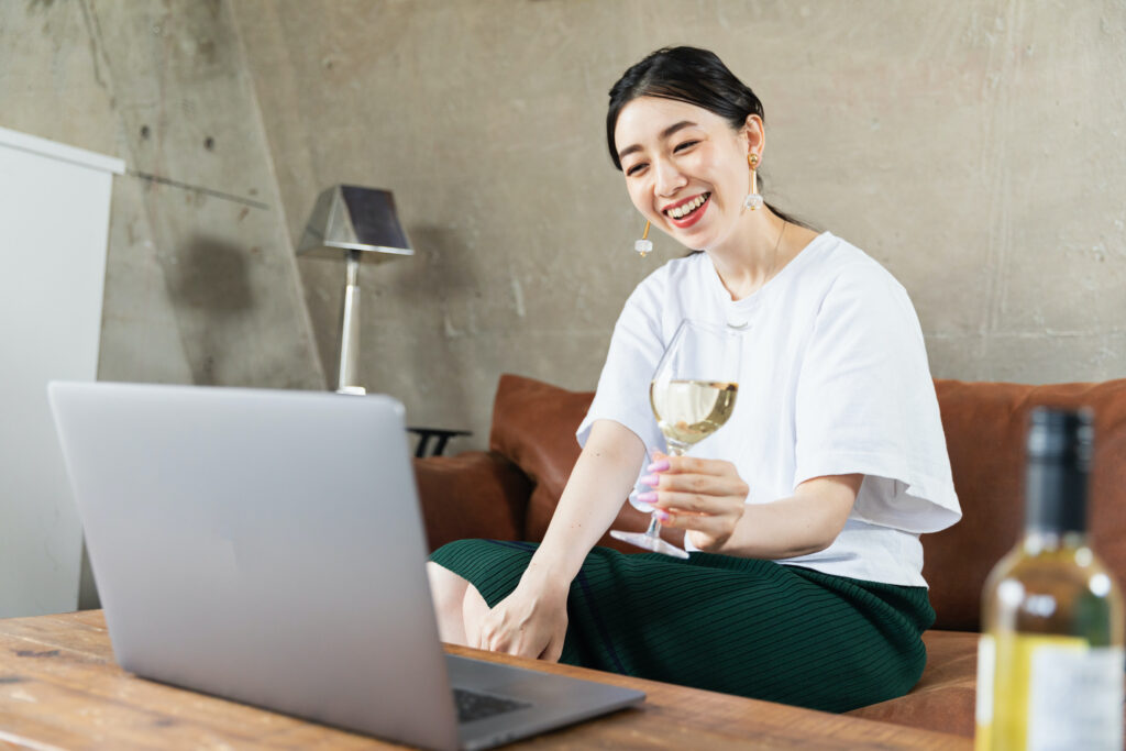 To make your virtual event a success, consider ending it with a happy hour or other social activity